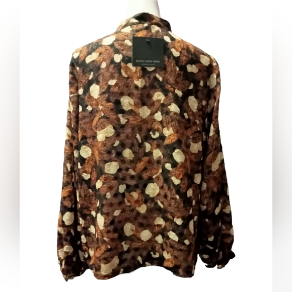 Marc New York women's lightweight style blouse/ Size Medium - Picture 2 of 2